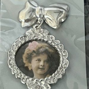 Beautiful Silver Tone Victorian Picture Frame Pin Brooch New